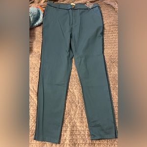 NWOT (but has extra button!) Mod Cloth 1X pants